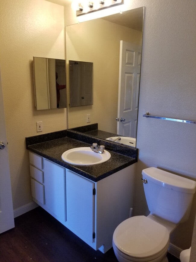 Building Photo - 2320 Gracy Farms Ln