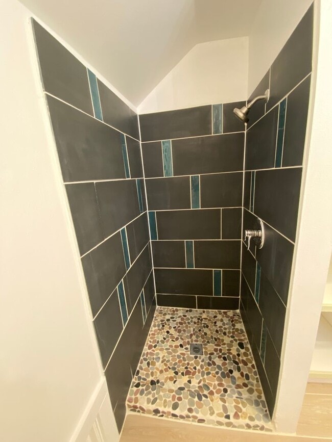 Building Photo - 1 Bedroom Apartment in South Burlington VT...