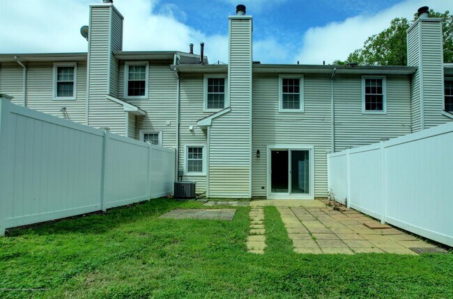 Building Photo - 40 Staghorn Dr