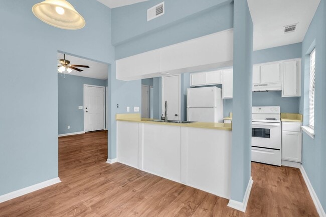 Building Photo - Georgetown Home For Rent!