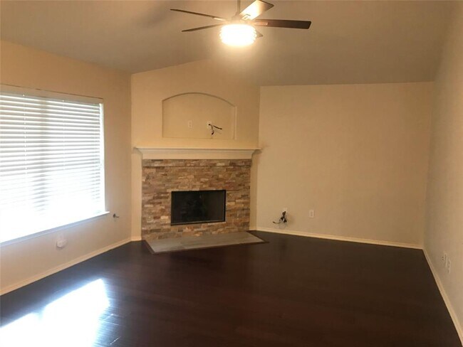 Building Photo - 14818 Wooded Glen Ct