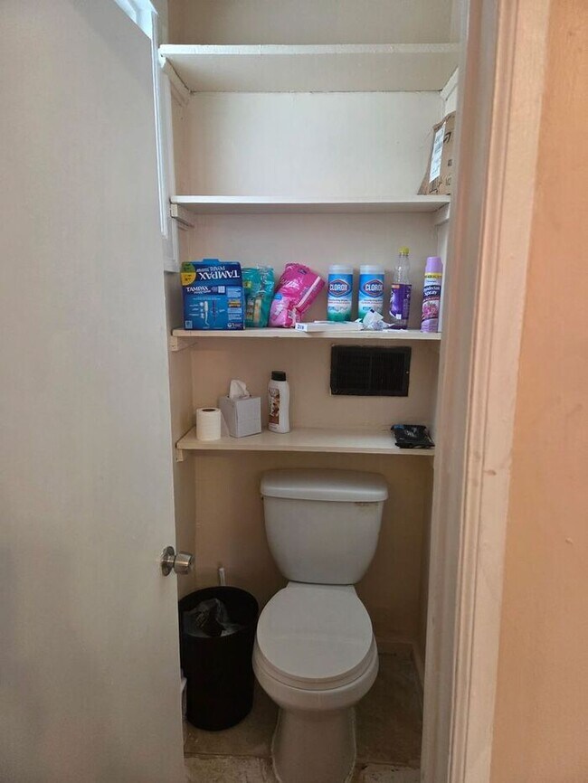 Building Photo - Spacious Newark Home – 7 Bedrooms, 2 Kitchens