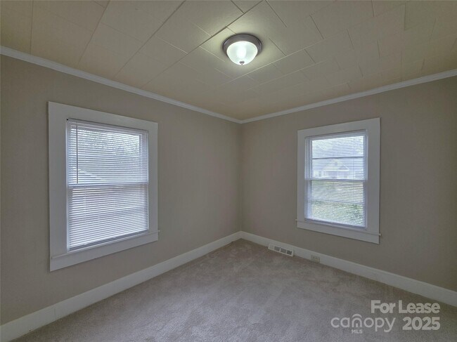 Building Photo - 92 Lawndale Ave SE