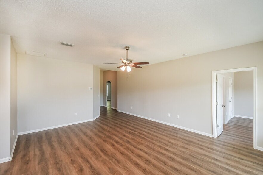 Building Photo - 9287 Hawkeye Dr