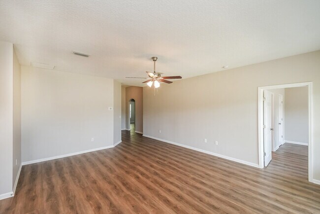 Building Photo - 9287 Hawkeye Dr