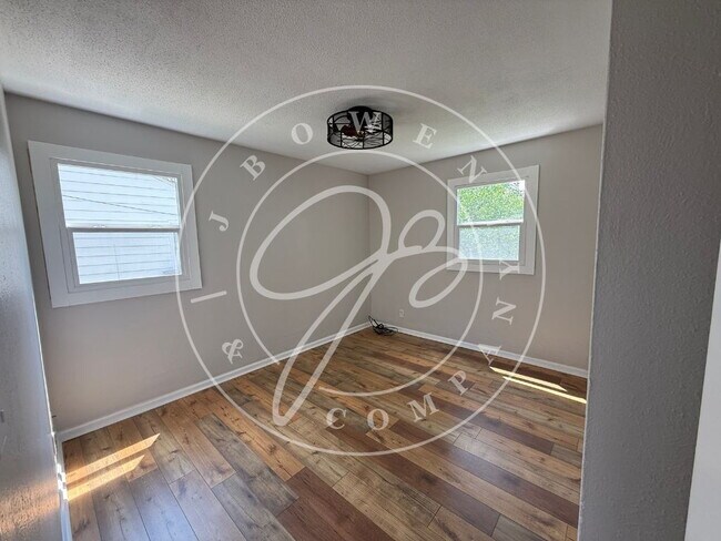 Building Photo - "3-Bedroom in Washington Local School Dist...