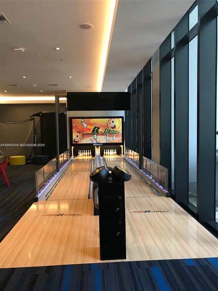 Building Photo - 1010 Brickell Ave