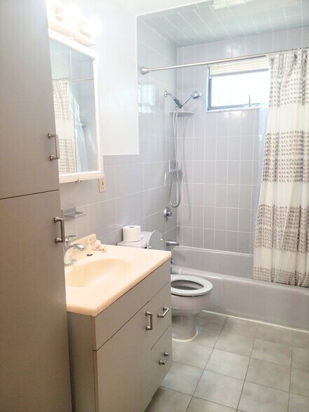 Building Photo - 150 Spruce St