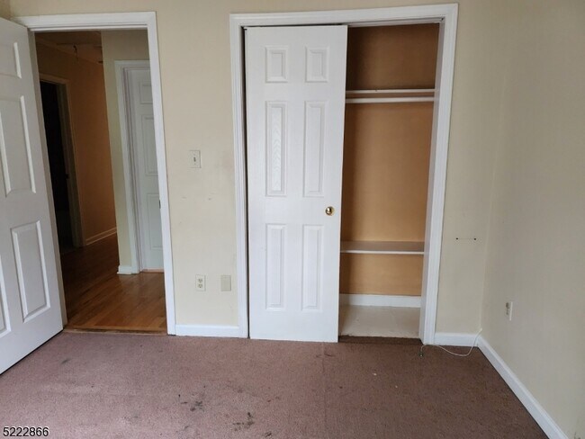 Building Photo - 313 S 6th St