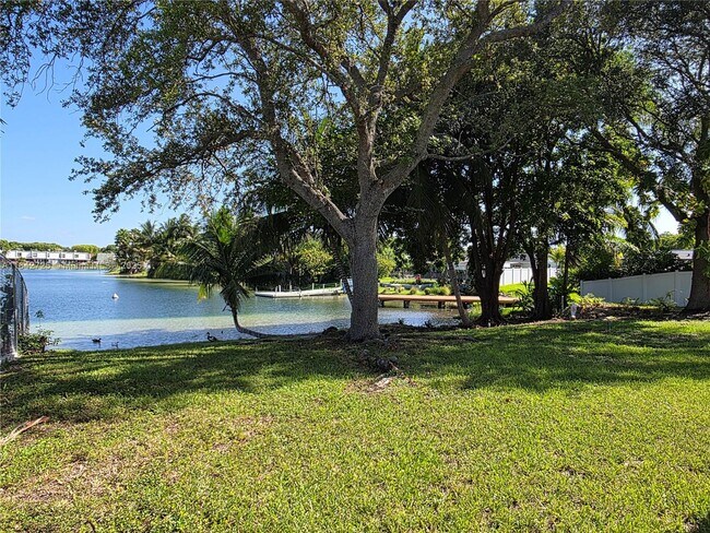 Building Photo - 13920 Kendale Lakes Blvd