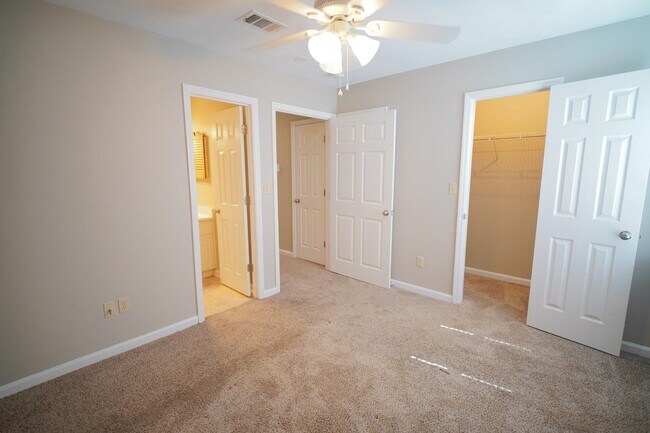 Building Photo - 2414 Manzanita Ct