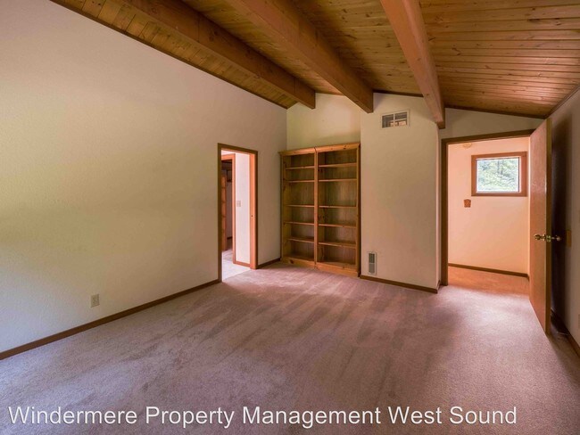 Building Photo - 5209 NE Forest Glade Ln