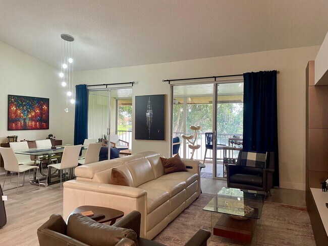 Building Photo - 9709 Shadybrook Dr