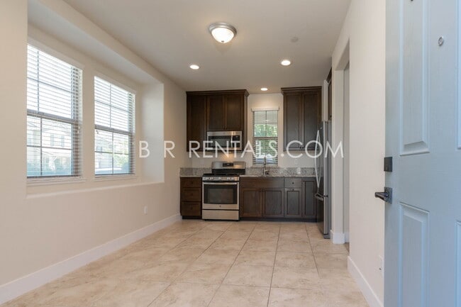 Building Photo - CASITA IN HANSEN VILLAGE - Mountain House MOVE IN READY