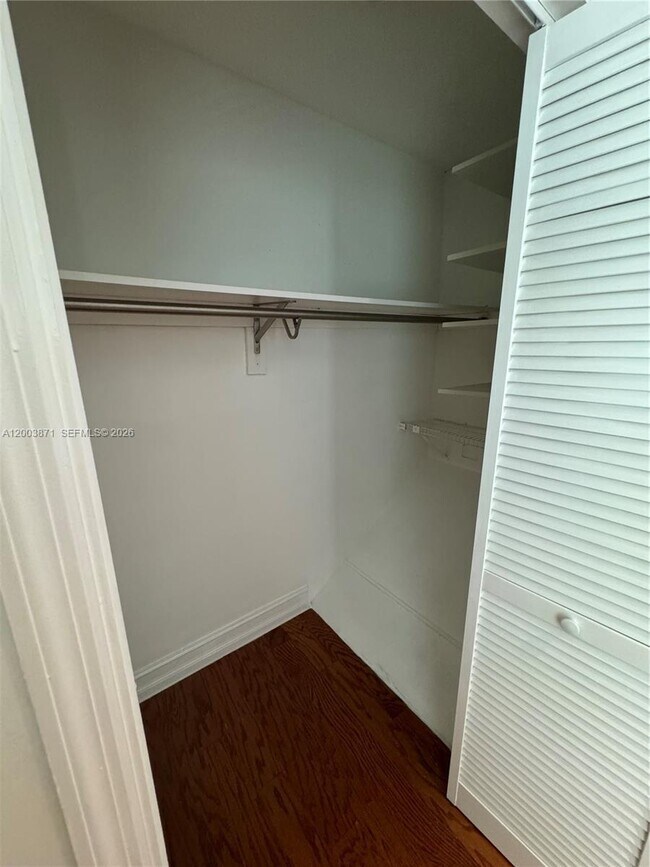 Building Photo - 3920 Woodside Dr