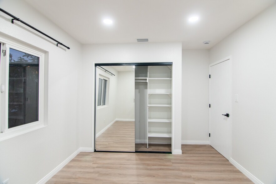 Room 1 - 14700 Friar St