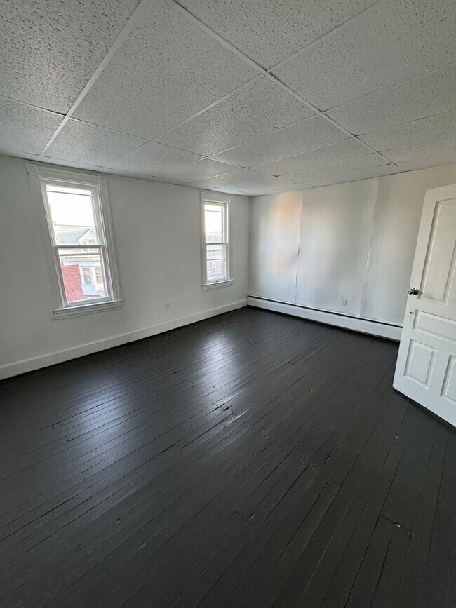 Building Photo - 623 Walnut St