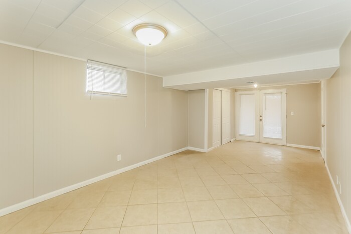 Building Photo - 5400 NE 59th Ter