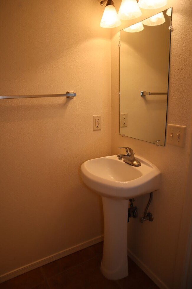 Building Photo - Great Home Great Price!