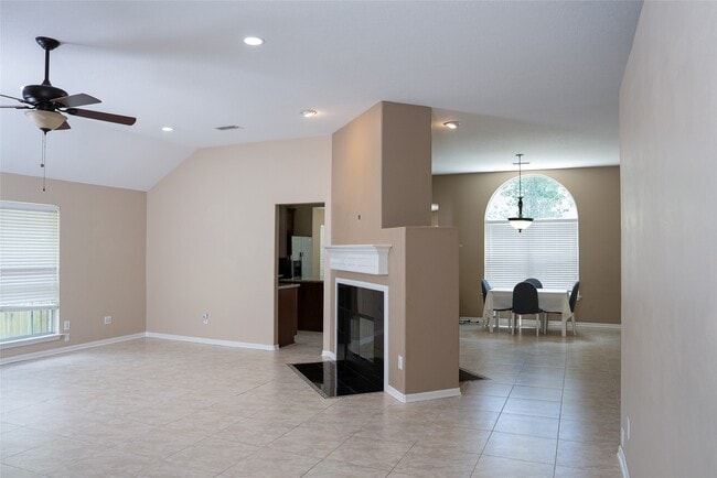 Building Photo - 19 Mystic Glade Ct