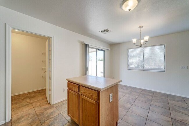 Building Photo - READY TO VIEW NOW! Spacious 3 Bed 2 Bath home in the Estrella Neighborhood