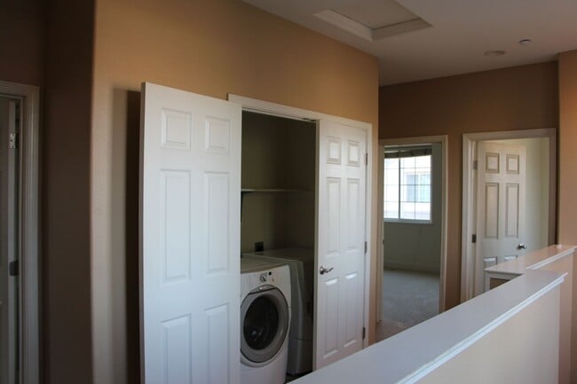 Building Photo - 1006 Aquamarine Terrace