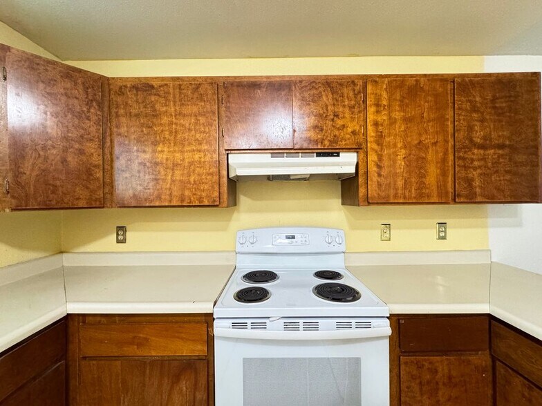 Building Photo - 2148 Primrose Dr