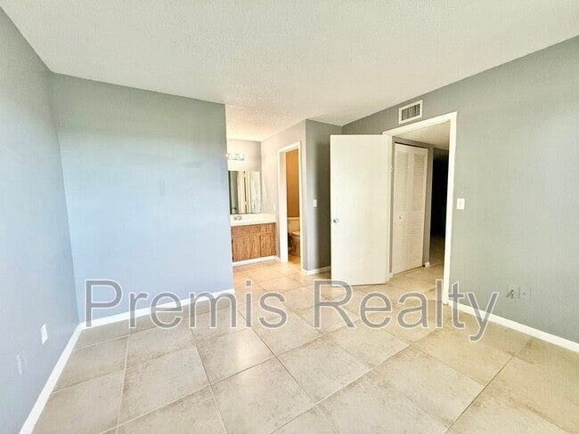 Building Photo - 455 Alt 19