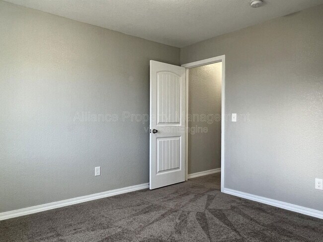 Building Photo - 7470 Grand Valley Dr