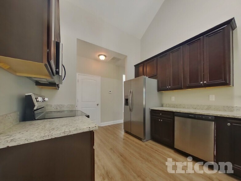 Building Photo - 402 Cranbrooke Dr