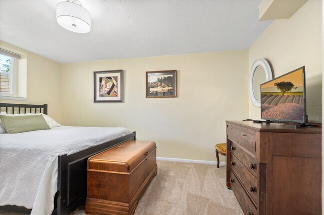 Building Photo - 4bd/2.75ba Seattle House