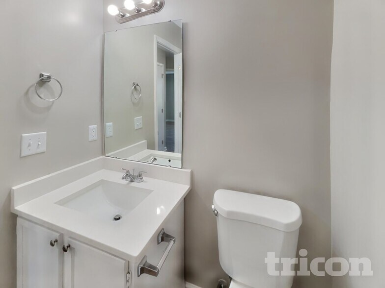 Building Photo - 3120 Riverbrooke Dr