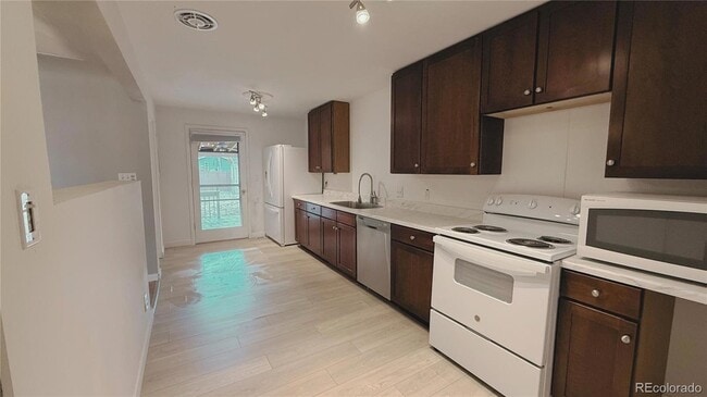 Building Photo - 273 S 13th Ave