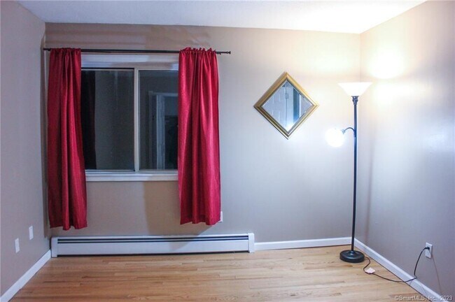 Building Photo - 60 Old Town Rd