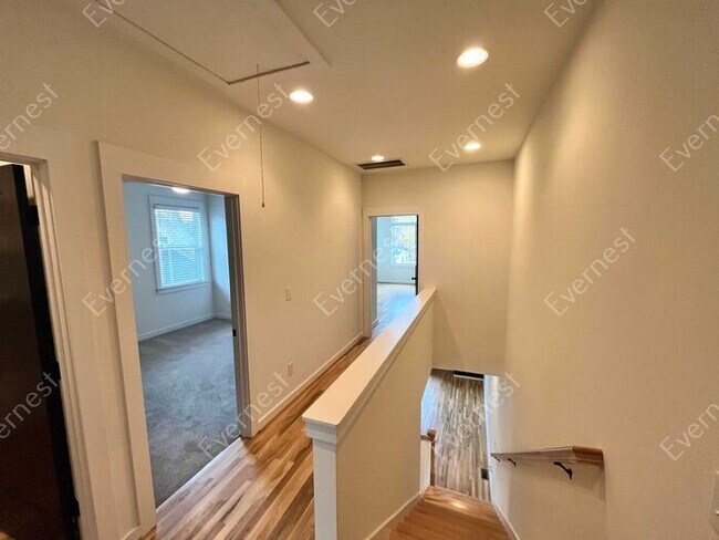 Building Photo - 4-Bedroom Home with Modern Comforts in a P...