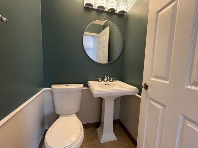 Building Photo - Charming Condo for Rent