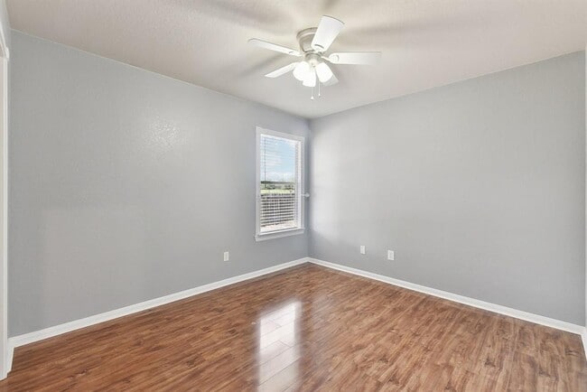 Building Photo - 217 Newport Landing Pl