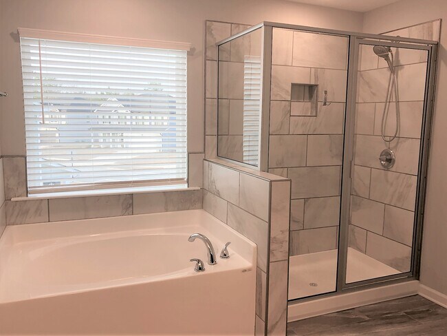 Building Photo - 902 Chesford Dr