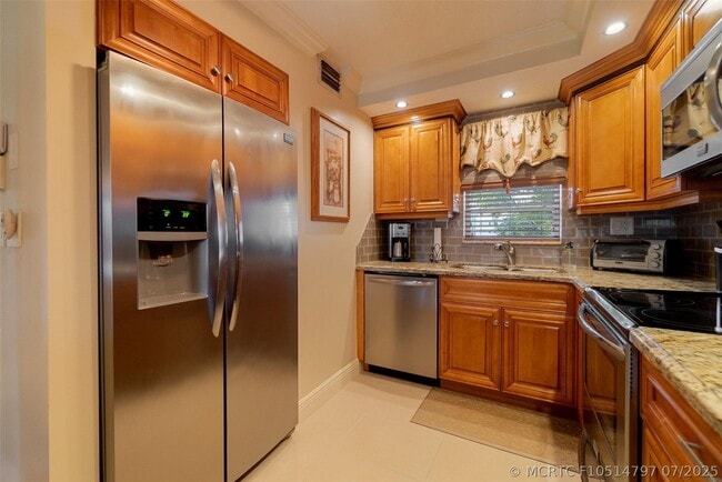 Building Photo - 820 S Hollybrook Dr