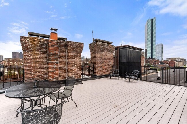 Building Photo - 259 Beacon St