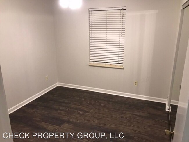 Building Photo - 2 br, 1.5 bath House - 6516 Six Mile Lane #2