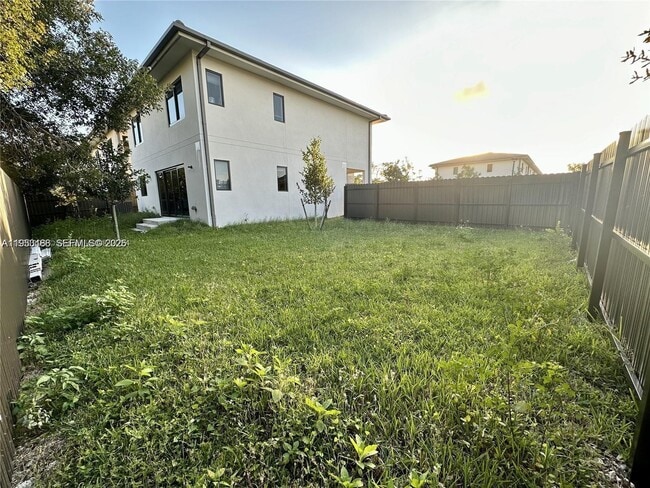 Building Photo - 306 NW 11th Ct