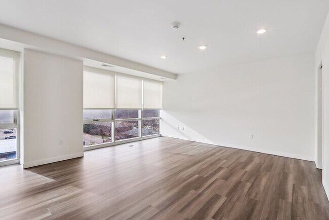 Building Photo - $1,950 | 1 Bedroom, 2 Bathroom Condo | Pet Friendly* | Available for Immediate move-in!