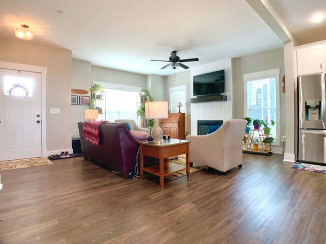 Building Photo - 7372 Winding Way