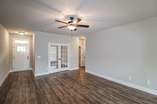 Building Photo - 412 Coles Way