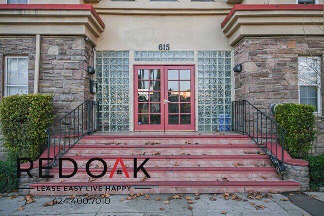 Building Photo - 615 N Rossmore Ave