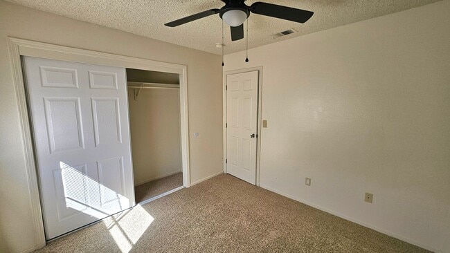 Building Photo - Beautifully Updated 3 Bedroom, 2 Bathroom Home in a Quiet Cul-de-Sac!