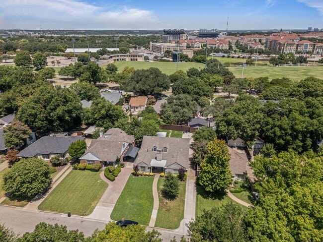 Building Photo - TCU-3518 Westcliff Rd