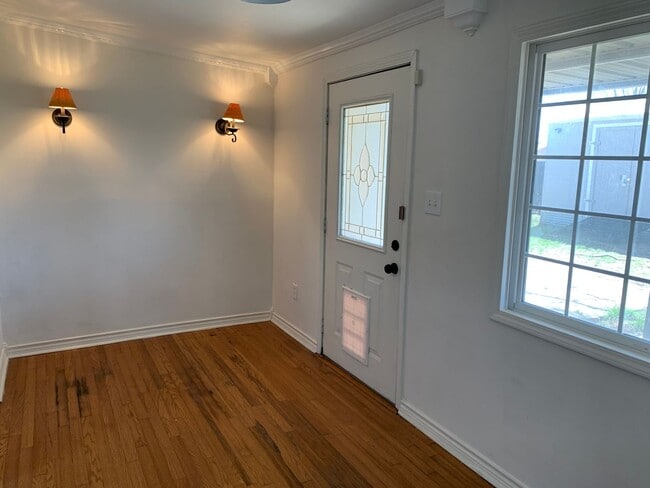 Building Photo - Recently Renovated Home Near Texas Tech Un...