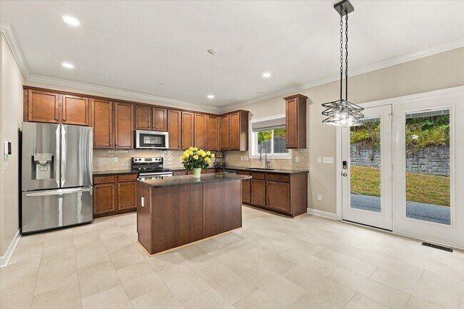 Building Photo - 1414 Chantilly Ln